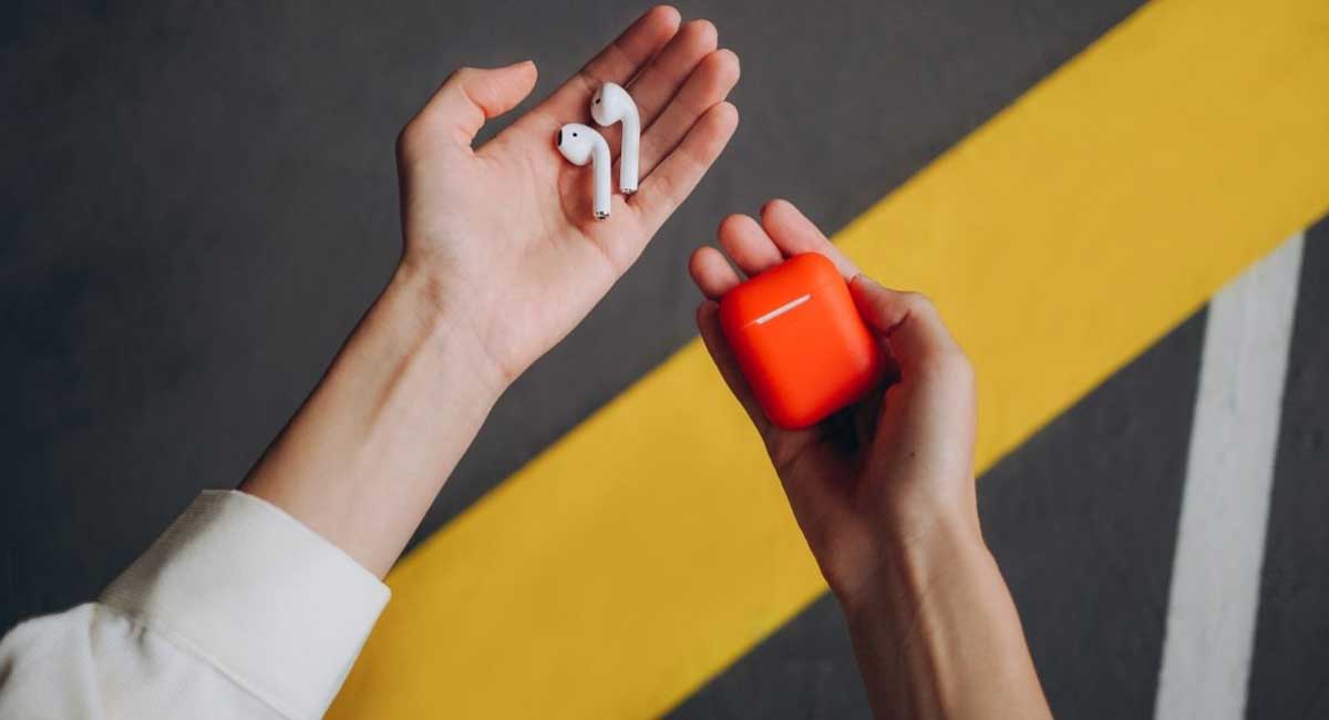 How to Find Lost AirPods That are Offline in 2025