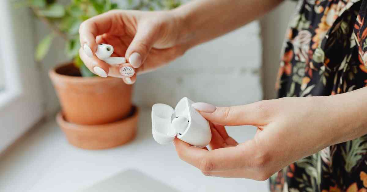 How to use AirPods if Case is Dead: Get Answers to All Your Questions Here