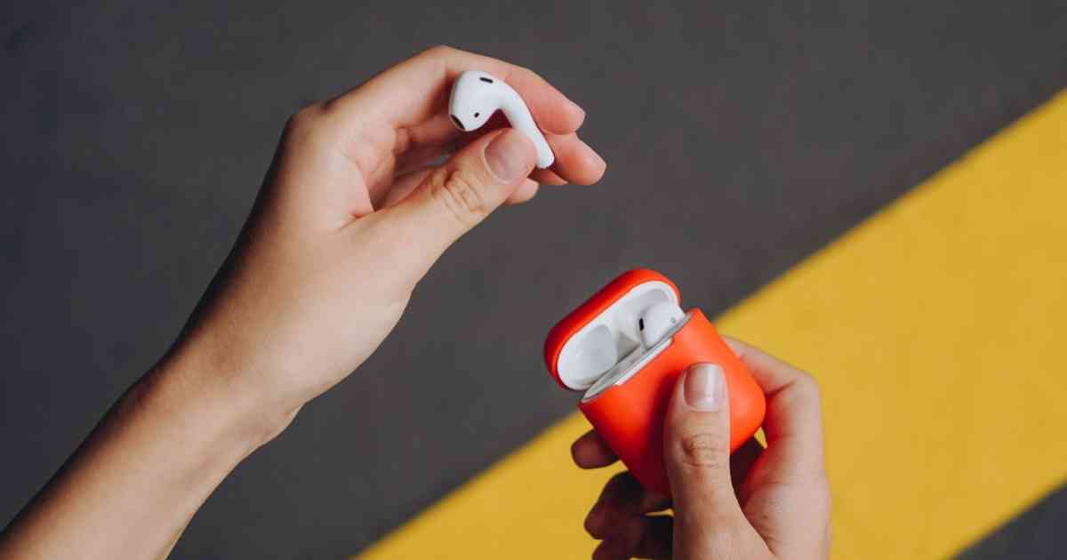 airpods and case