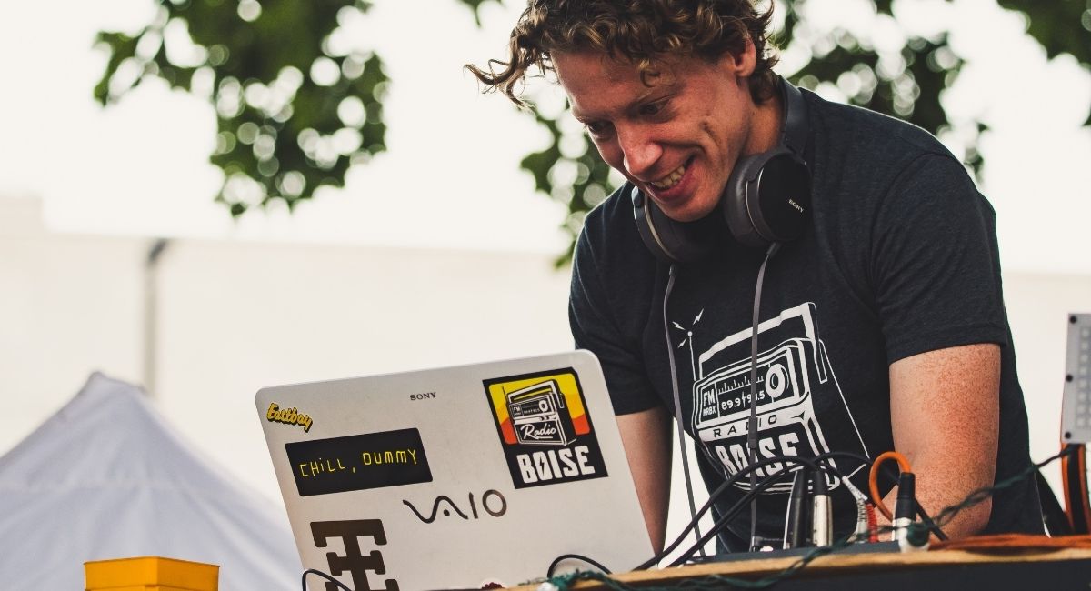 how much does a dj cost per hour