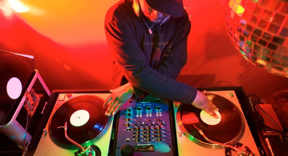 how much does a dj cost per hour